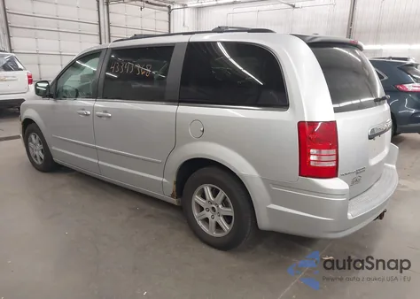 2008 Chrysler Town & Country Touring z USA, uszkodzony, nr VIN 2A8HR54P18R621688